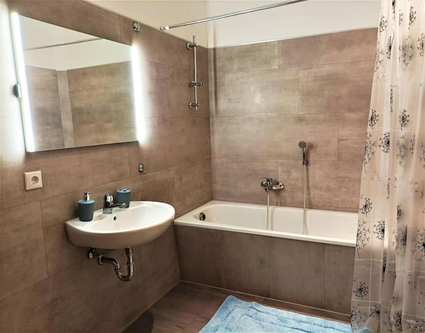 Modernes Apartment Mit Balkon 马格德堡 外观 照片
